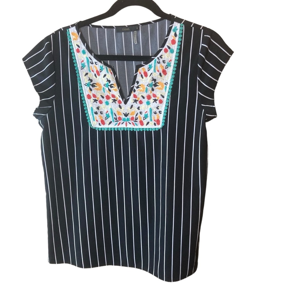 THML top with Embroidered Accent Size M‎